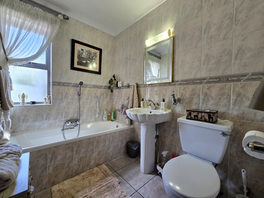 5 Bedroom Property for Sale in Meyersdal Gauteng