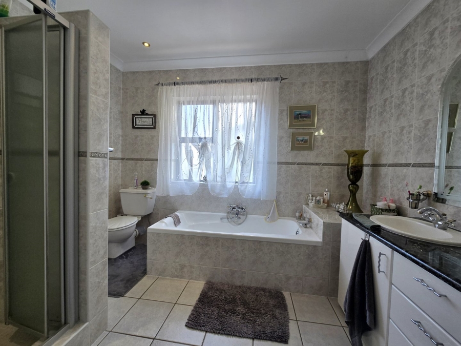 5 Bedroom Property for Sale in Meyersdal Gauteng