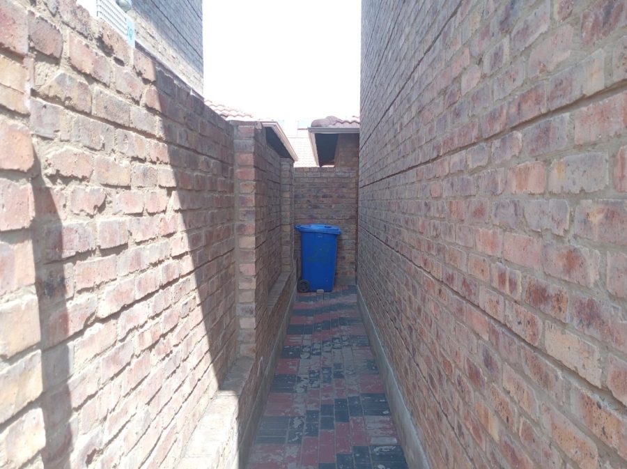 3 Bedroom Property for Sale in Annlin-wes Gauteng