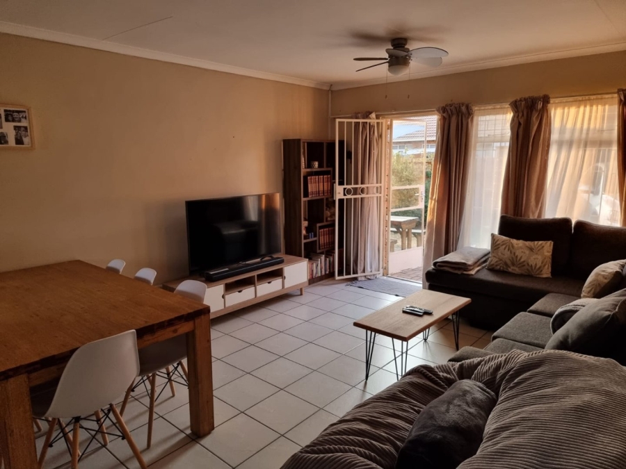 2 Bedroom Property for Sale in Die Hoewes Gauteng