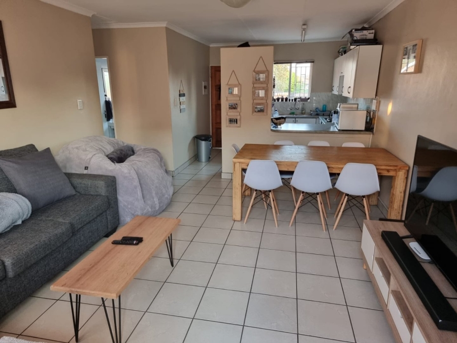 2 Bedroom Property for Sale in Die Hoewes Gauteng