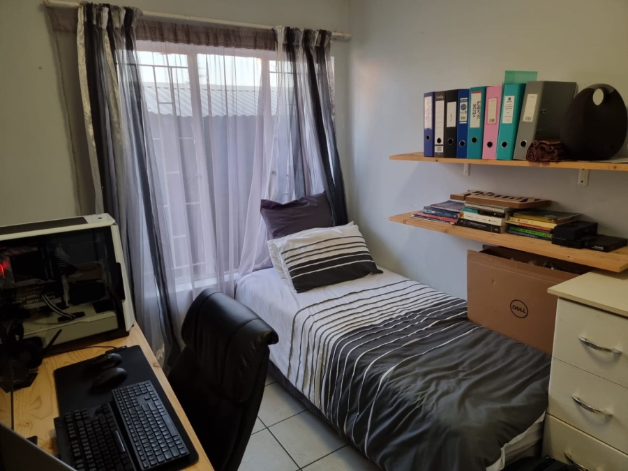 2 Bedroom Property for Sale in Die Hoewes Gauteng
