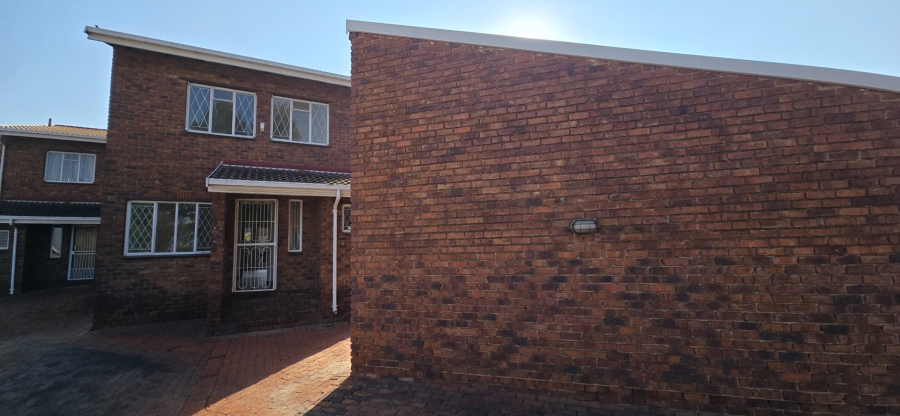 3 Bedroom Property for Sale in Brackenhurst Gauteng