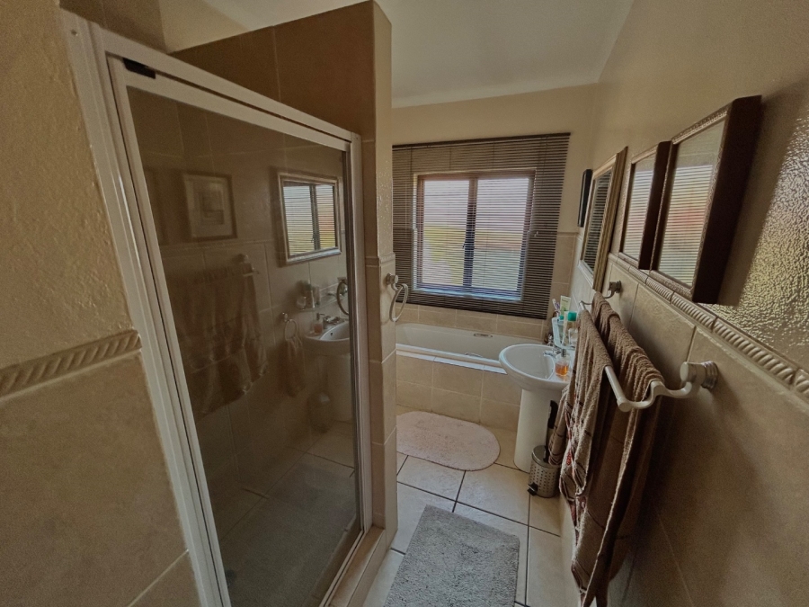 3 Bedroom Property for Sale in Halfway Gardens Gauteng