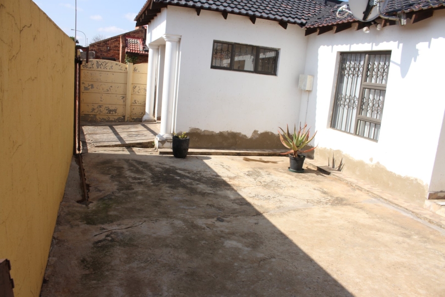 3 Bedroom Property for Sale in Protea Glen Gauteng