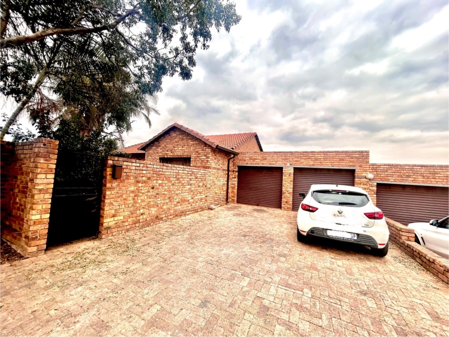 3 Bedroom Property for Sale in Halfway Gardens Gauteng