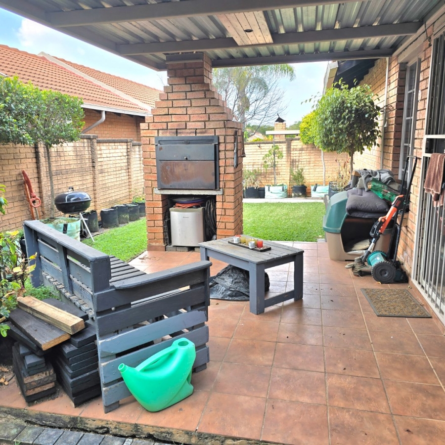2 Bedroom Property for Sale in Willow Park Manor Gauteng