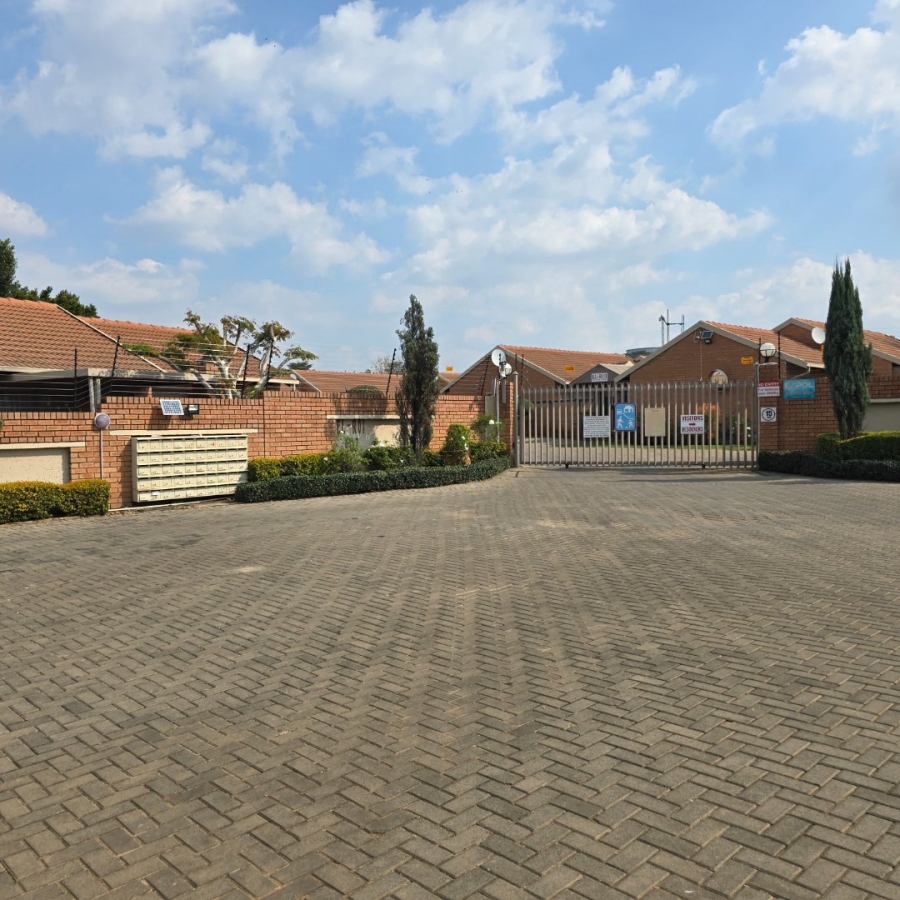 2 Bedroom Property for Sale in Willow Park Manor Gauteng