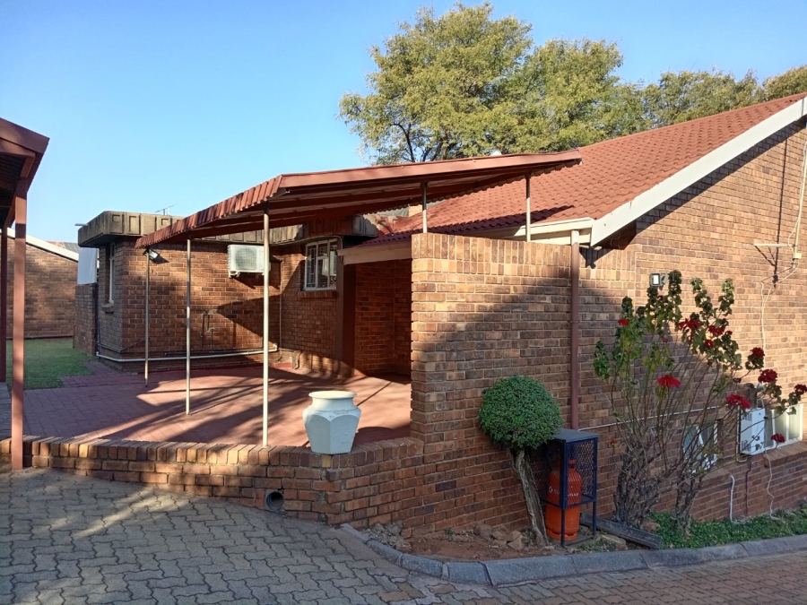 3 Bedroom Property for Sale in La Montagne Gauteng