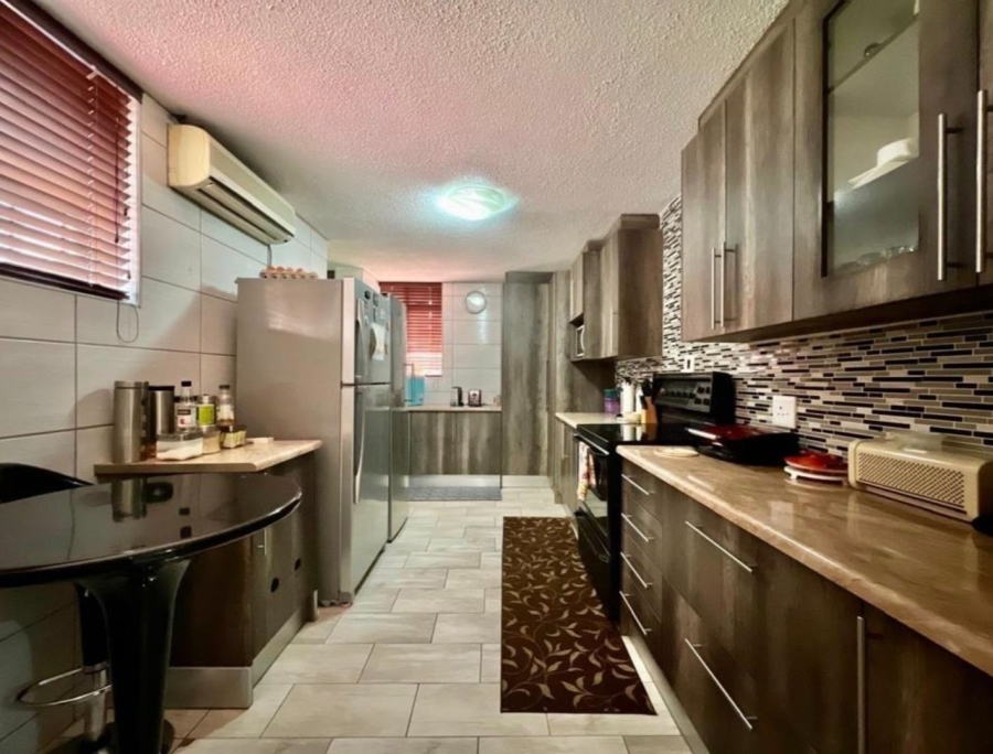 3 Bedroom Property for Sale in La Montagne Gauteng