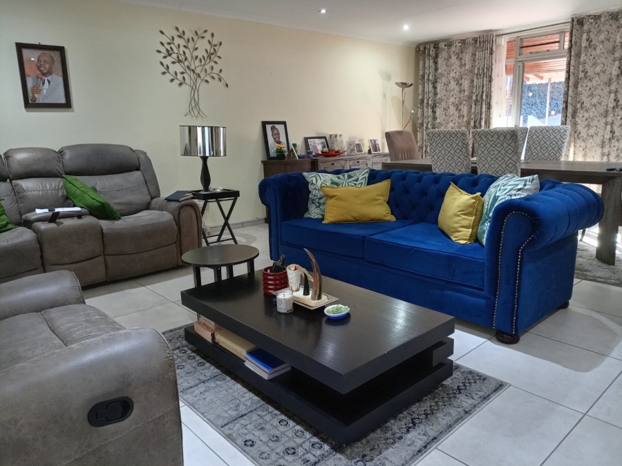 3 Bedroom Property for Sale in La Montagne Gauteng