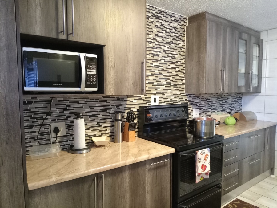 3 Bedroom Property for Sale in La Montagne Gauteng