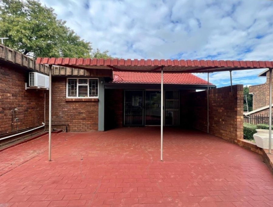 3 Bedroom Property for Sale in La Montagne Gauteng