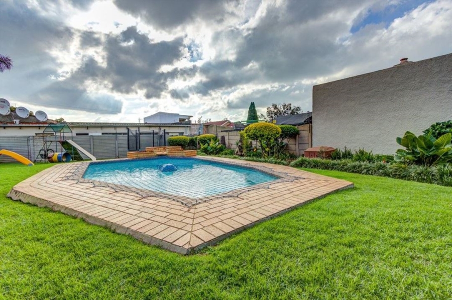 3 Bedroom Property for Sale in Rhodesfield Gauteng