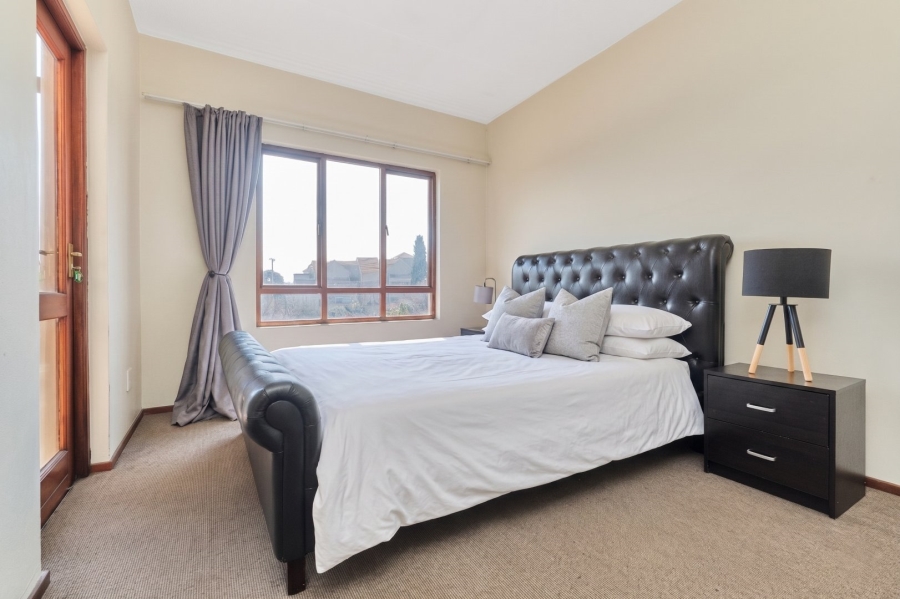 2 Bedroom Property for Sale in Lonehill Gauteng