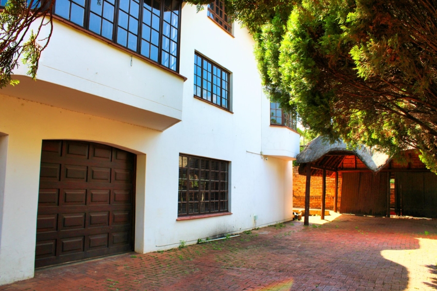  Bedroom Property for Sale in Waverley Gauteng