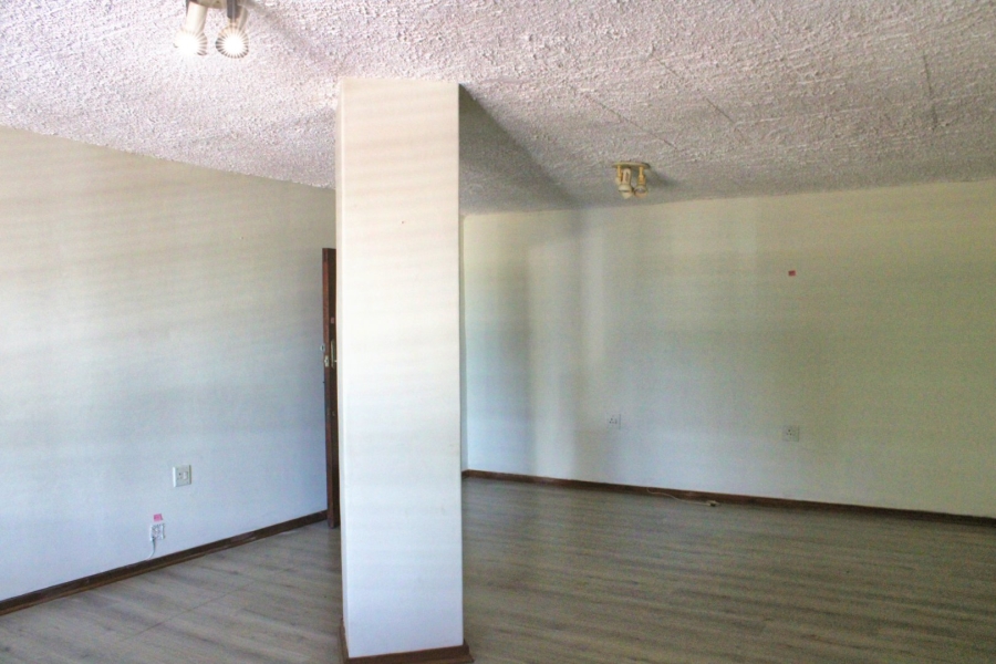  Bedroom Property for Sale in Waverley Gauteng
