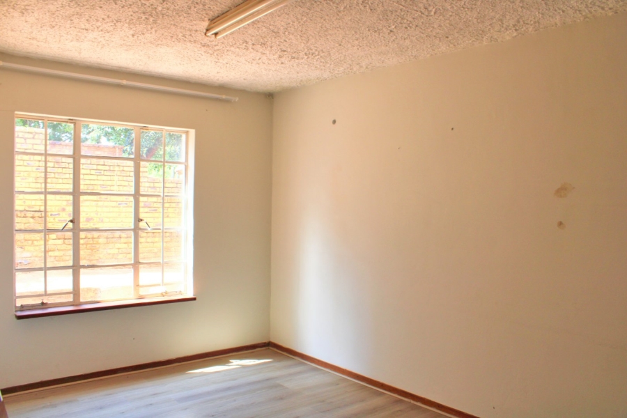  Bedroom Property for Sale in Waverley Gauteng