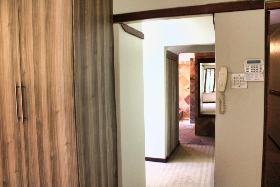 Bedroom Property for Sale in Waverley Gauteng