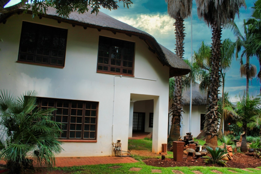  Bedroom Property for Sale in Waverley Gauteng