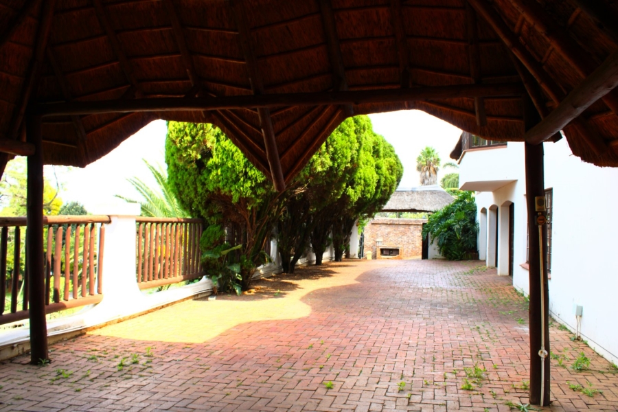  Bedroom Property for Sale in Waverley Gauteng