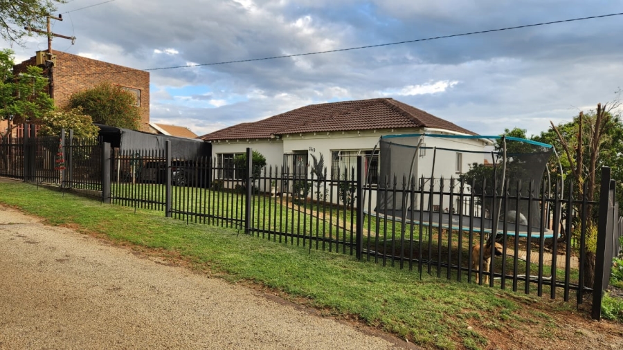 To Let 3 Bedroom Property for Rent in Vaaloewer Gauteng
