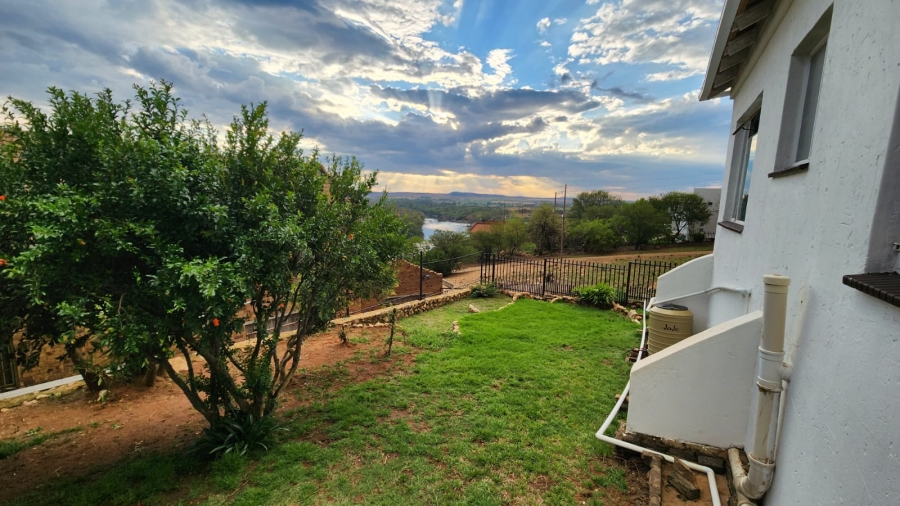 To Let 3 Bedroom Property for Rent in Vaaloewer Gauteng