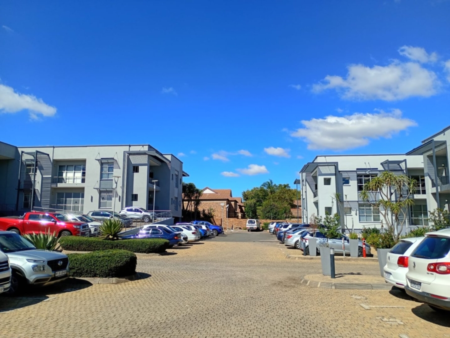To Let  Bedroom Property for Rent in Die Hoewes Gauteng