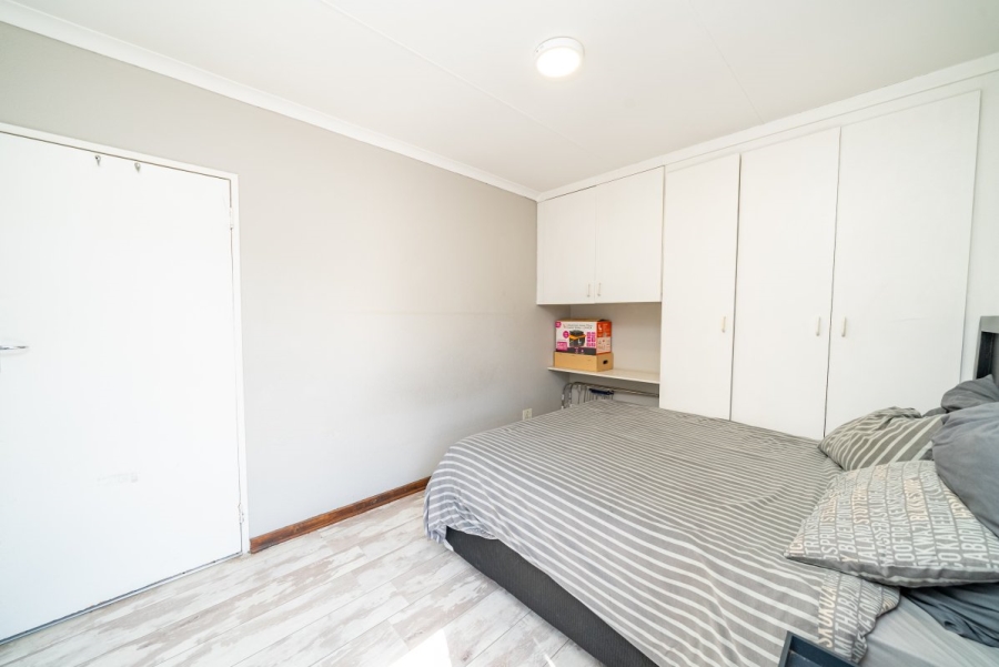 2 Bedroom Property for Sale in Corlett Gardens Gauteng