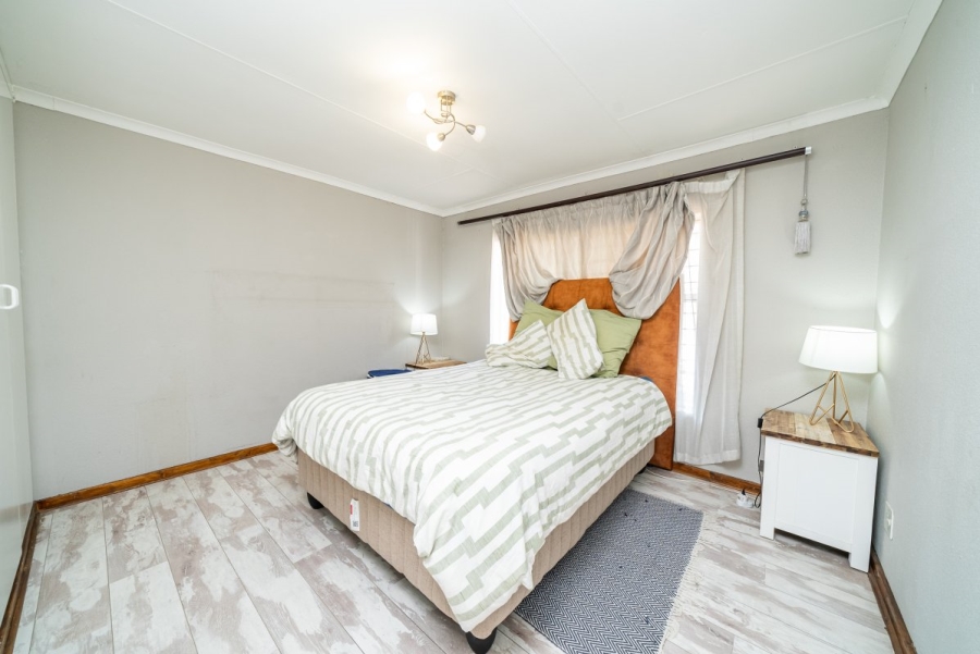2 Bedroom Property for Sale in Corlett Gardens Gauteng