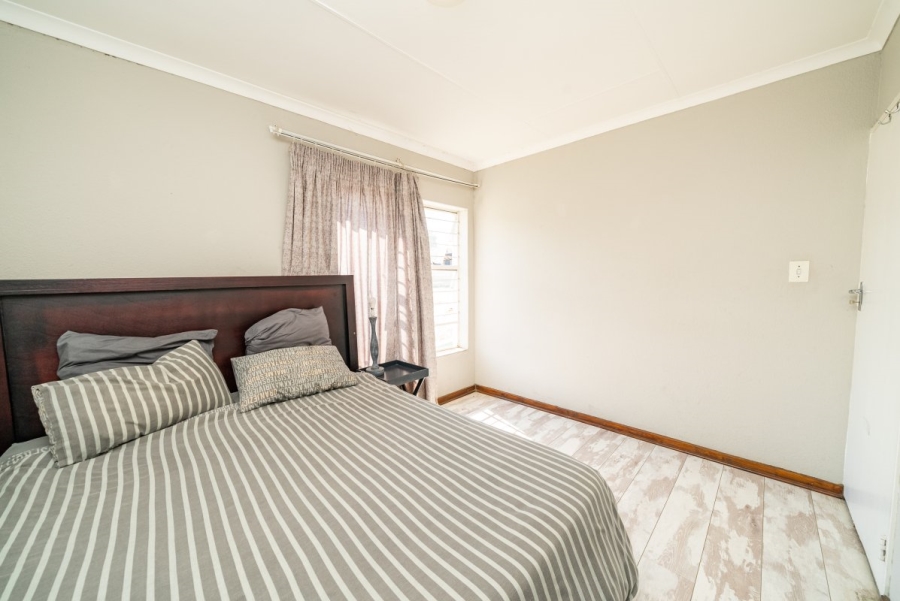 2 Bedroom Property for Sale in Corlett Gardens Gauteng