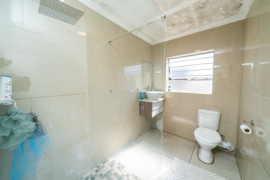 2 Bedroom Property for Sale in Corlett Gardens Gauteng
