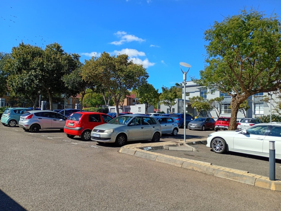 To Let Commercial Property for Rent in Die Hoewes Gauteng