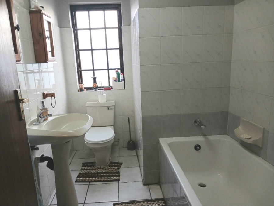 To Let 4 Bedroom Property for Rent in Halfway Gardens Gauteng