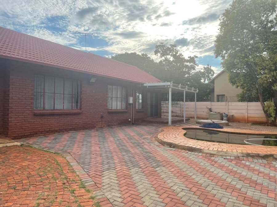 To Let 3 Bedroom Property for Rent in The Orchards Gauteng