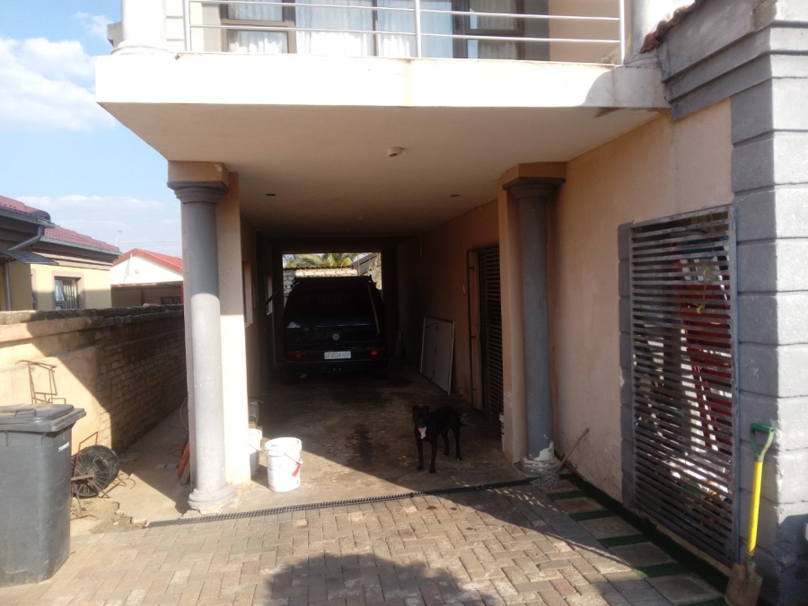 5 Bedroom Property for Sale in Danville Gauteng