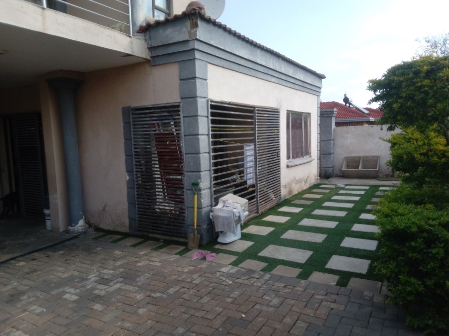5 Bedroom Property for Sale in Danville Gauteng