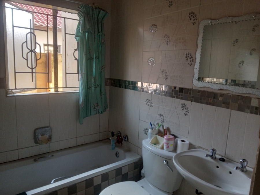 5 Bedroom Property for Sale in Danville Gauteng