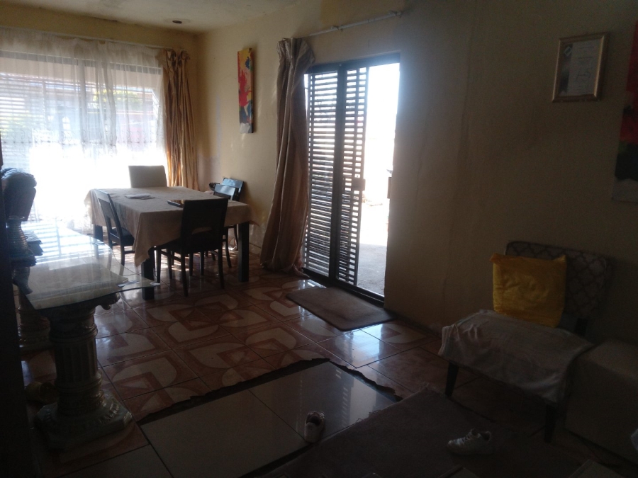 5 Bedroom Property for Sale in Danville Gauteng