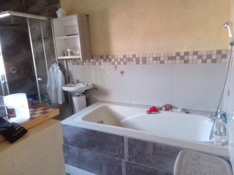 5 Bedroom Property for Sale in Danville Gauteng