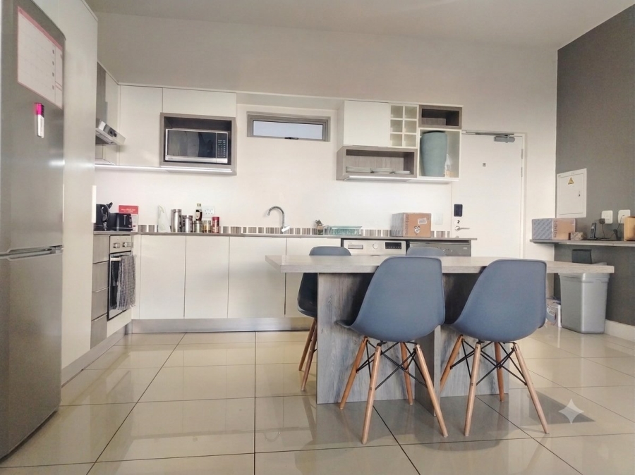 To Let 2 Bedroom Property for Rent in Rosebank Gauteng