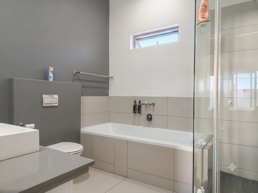 To Let 2 Bedroom Property for Rent in Rosebank Gauteng