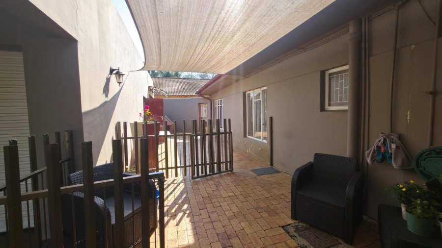 3 Bedroom Property for Sale in New Redruth Gauteng