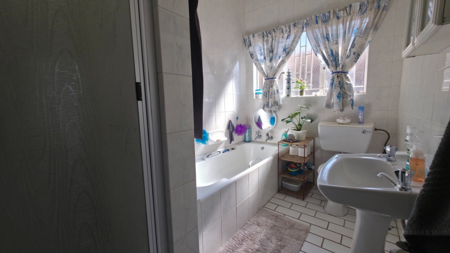 3 Bedroom Property for Sale in New Redruth Gauteng