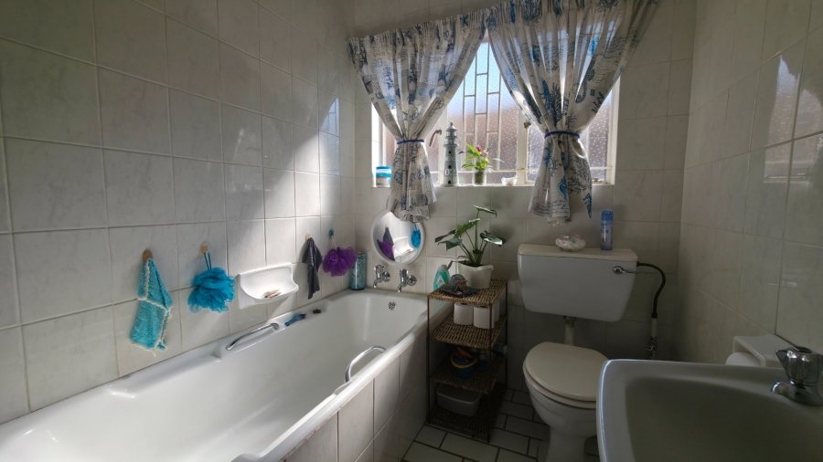 3 Bedroom Property for Sale in New Redruth Gauteng