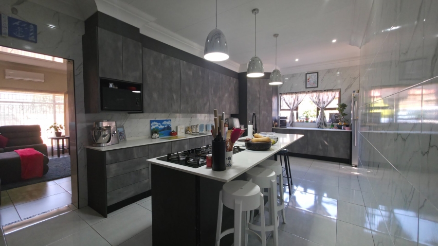 3 Bedroom Property for Sale in New Redruth Gauteng