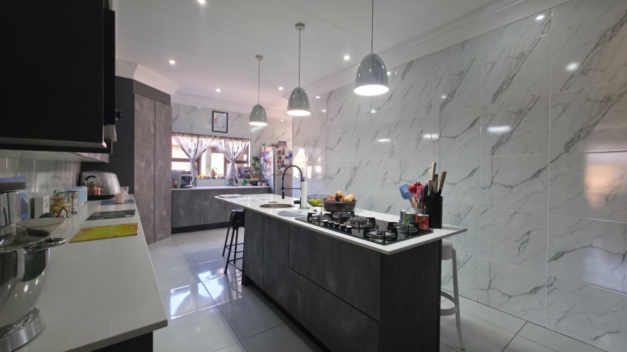 3 Bedroom Property for Sale in New Redruth Gauteng