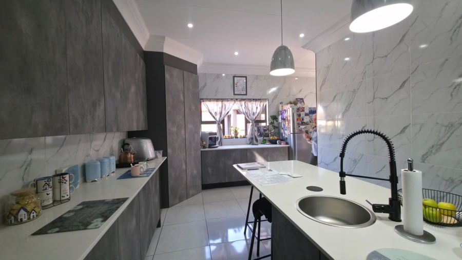 3 Bedroom Property for Sale in New Redruth Gauteng