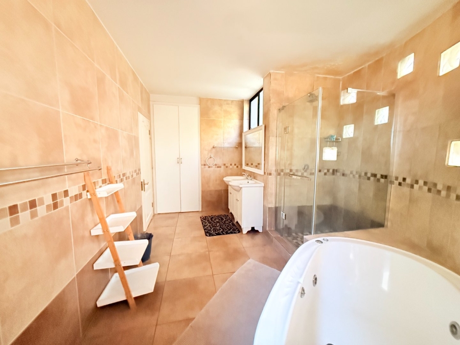 5 Bedroom Property for Sale in Centurion Golf Estate Gauteng