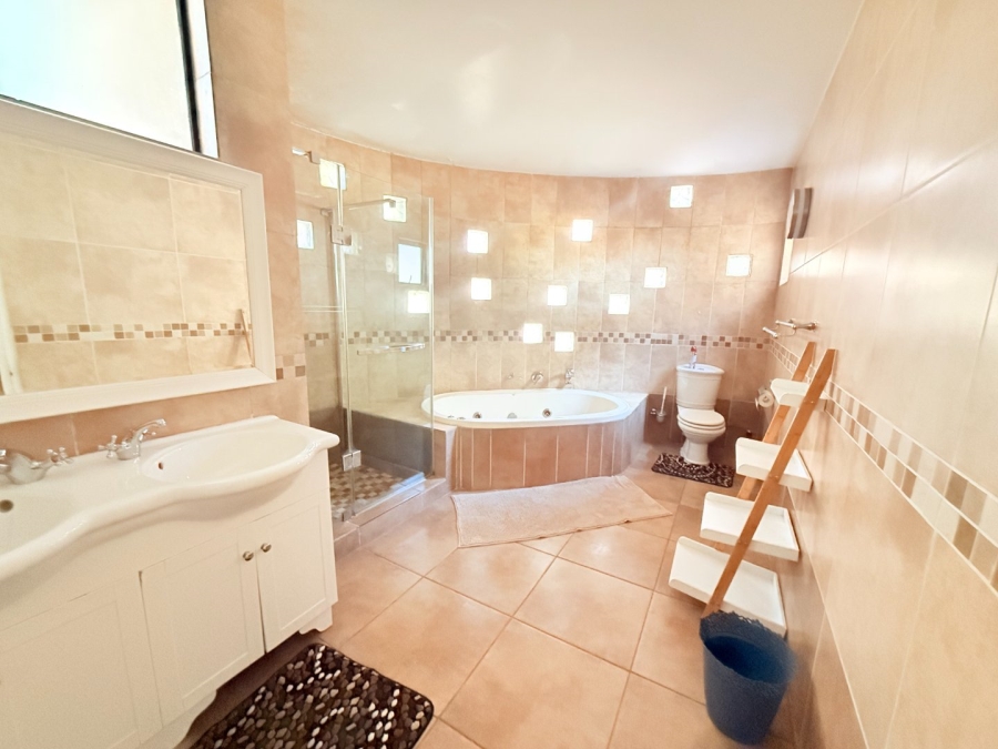 5 Bedroom Property for Sale in Centurion Golf Estate Gauteng